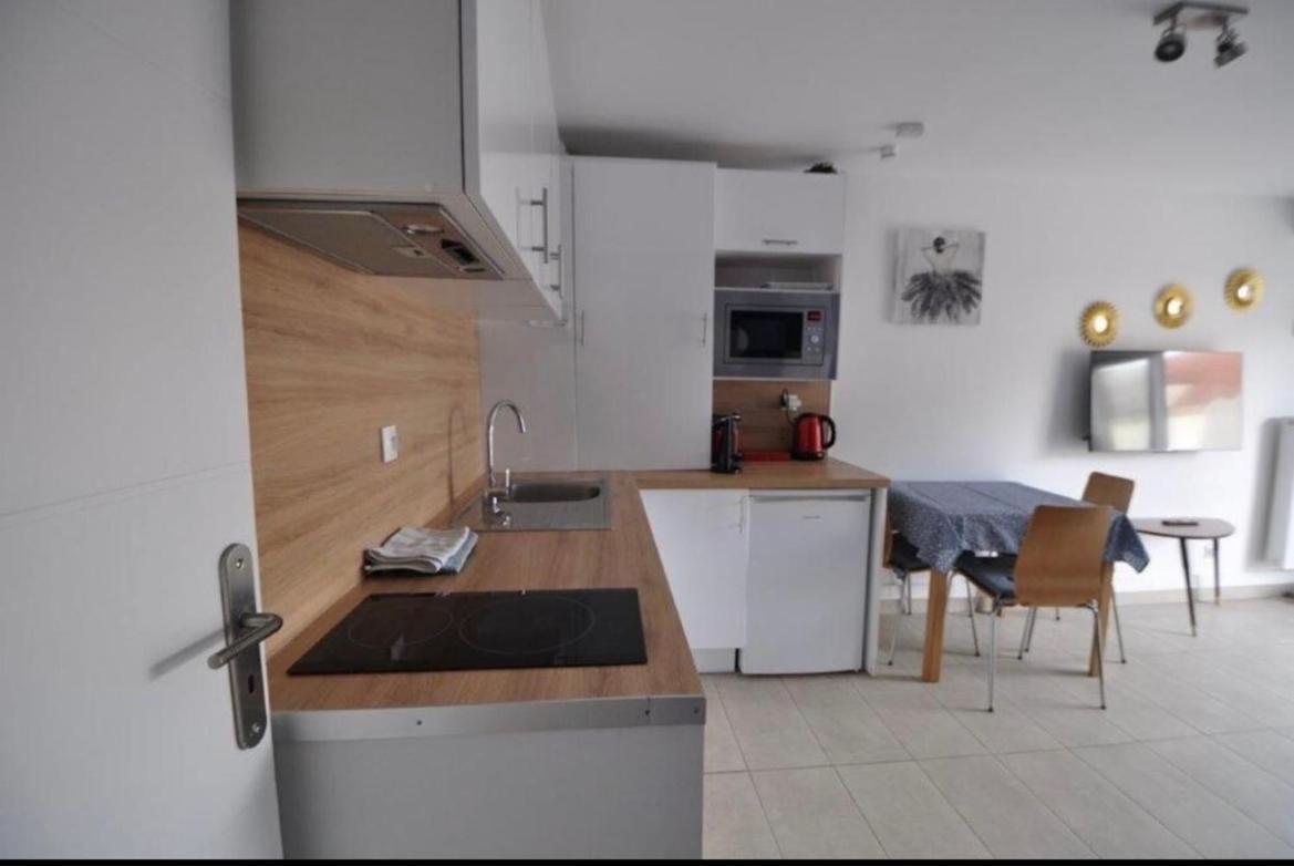 Appartement Cambita Монтеврен Екстериор снимка
